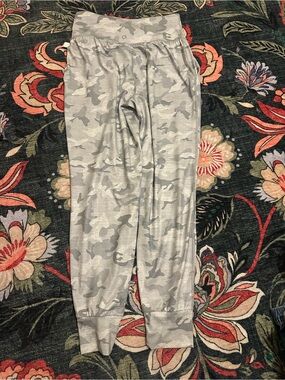 GapFit Eclipse Camo Joggers Size Small NWT 🩶